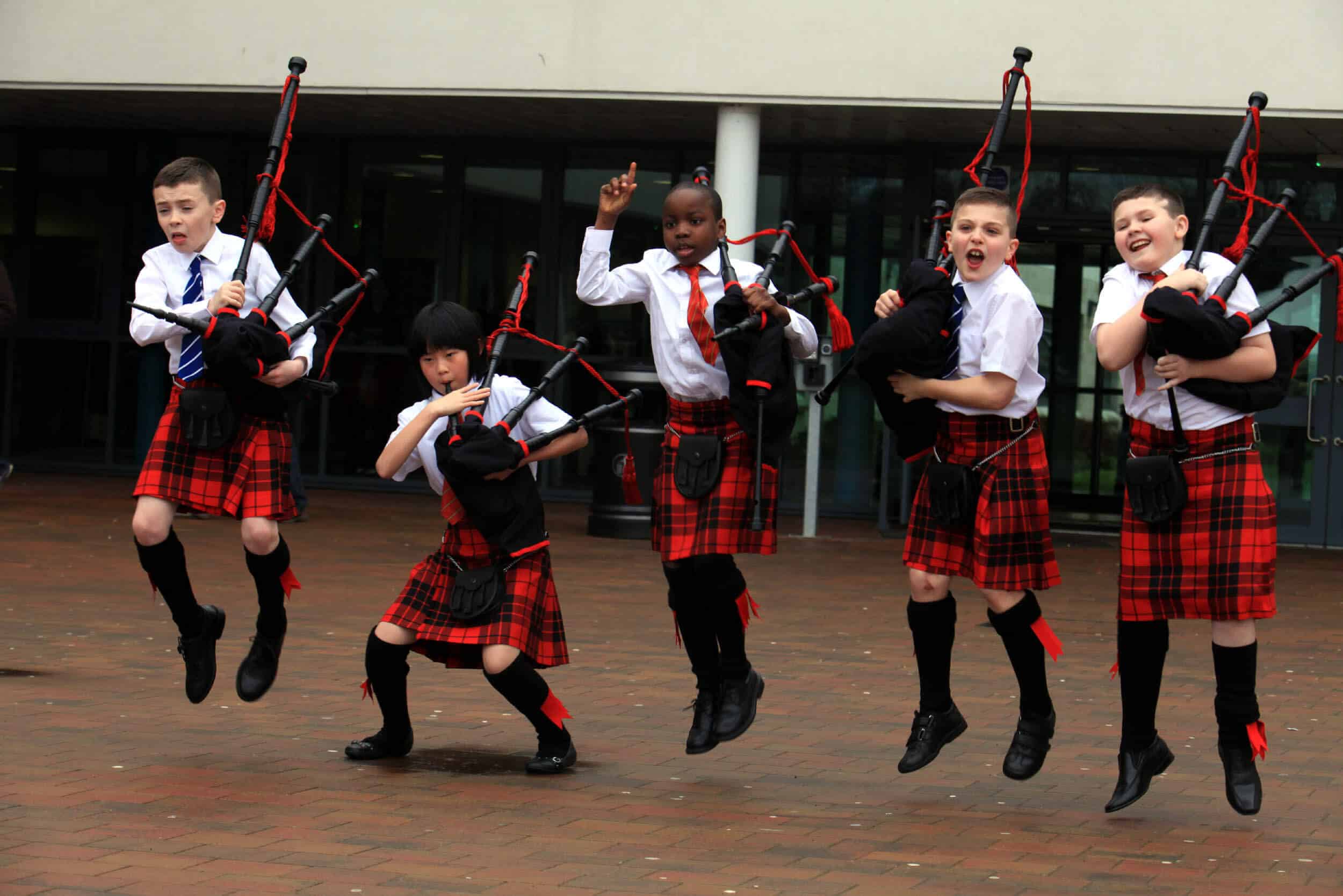 why do they play bagpipes on st patricks day