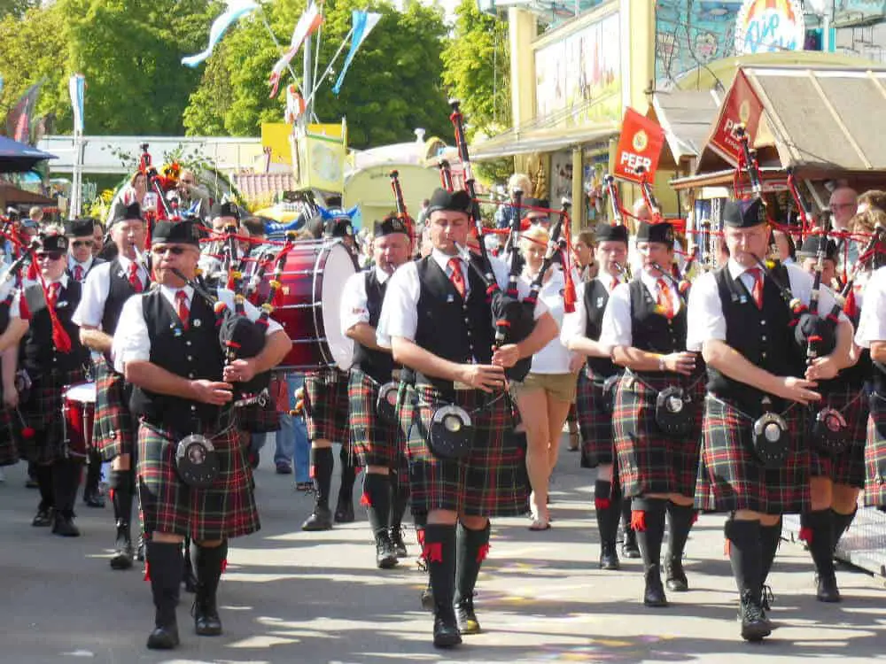 bagpipe player for funeral