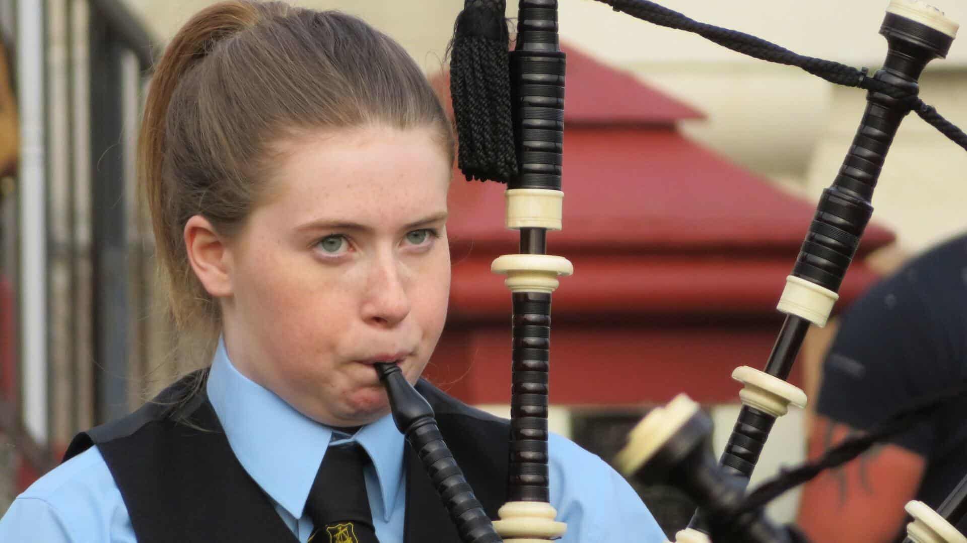 how-hard-is-it-to-play-bagpipes-learn-to-play-the-bagpipes